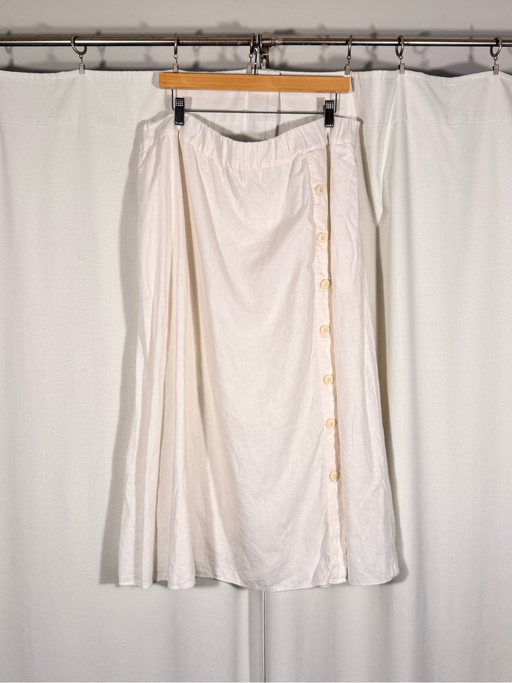 Madewell Linen-Blend Side-Button Midi Skirt in Lighthouse - Picture 2 of 6